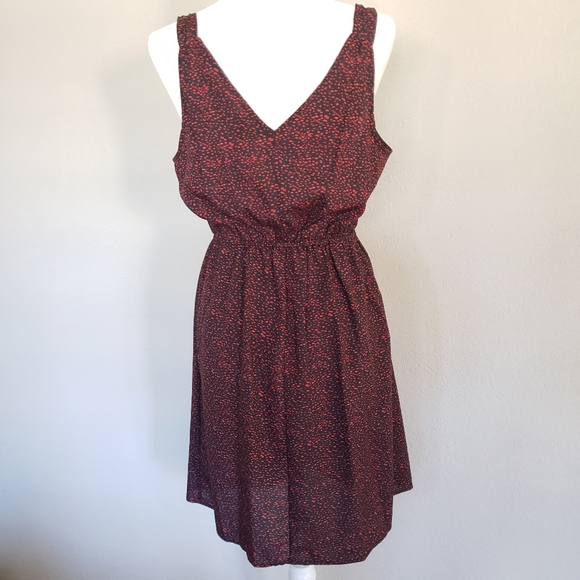 Red and Black Sleeveless Dress - Picture 5 of 7